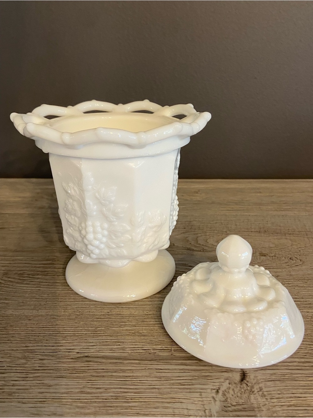 Vintage Westmoreland Milk Glass Lidded Sugar Bowl With Textured Grapes 5”